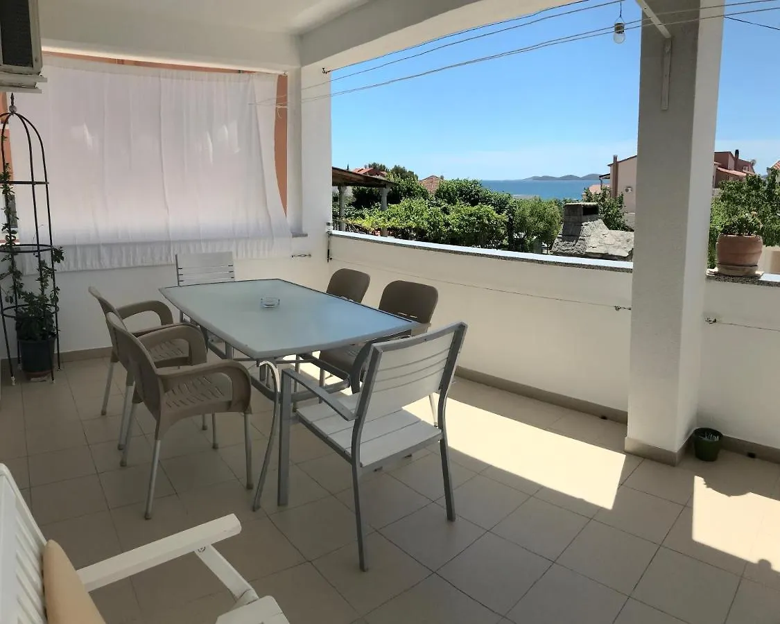 Apartmani Arijana Pakostane S Pogledom Na More