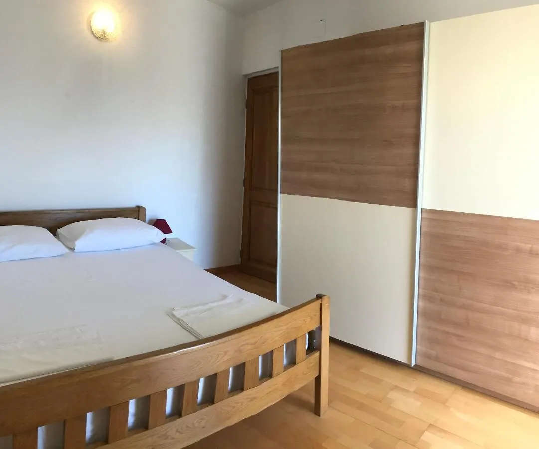 Apartmani Arijana Pakostane S Pogledom Na More